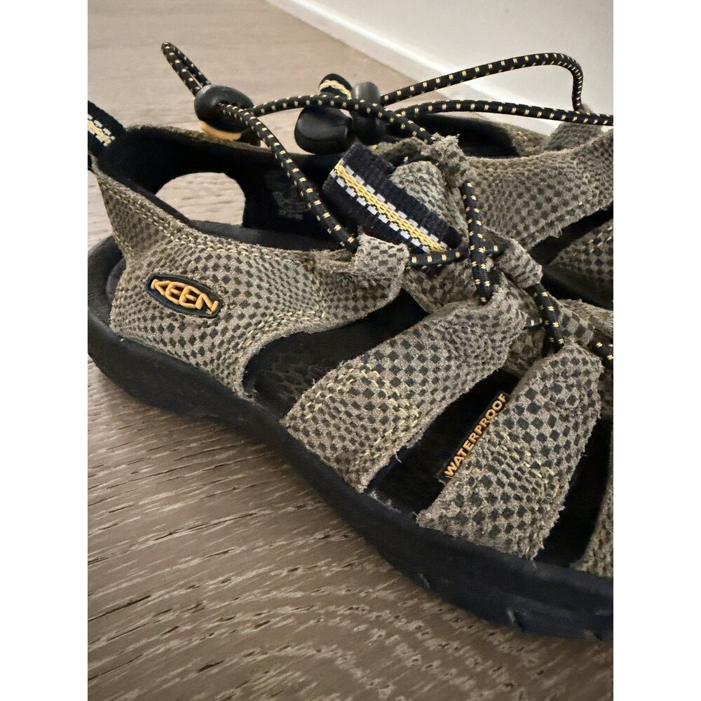 Boys Keen Newport Youth Waterproof Swim Sandals Hiking Camping Unisex Size 1